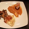 Pintade Fermière farcie aux Pistaches Fraîches,sauce au Pecket,Champignons des Bois,Purée de Potimarron et Gratin Dauphinois.