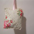 Et encore deux petits coussins shabby pour porte