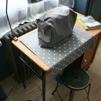 Petit bureau "Maître d'école" rénové...