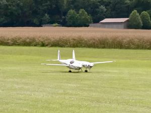 Le Rutan Boomerang, bimoteur RC dissymétrique.