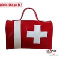 Mallette de secours - original simili cuir rouge croix blanche - pharmacie pour bobo pas "Jojo" 