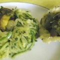 Nid de tagliatelles de courgettes aux poivrons rôtis