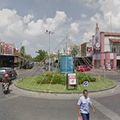 Rond-point à Surabaya (Ile de Java)
