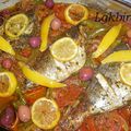 Tajine de dorades sur un lit de légumes.