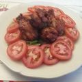 Ailerons ou manchons de poulet aux épices des Caraïbes en salade