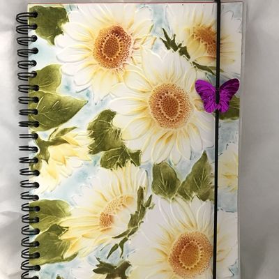 Mon ZapBook décoré avec le Plioir à gaufrage 3D Tournesols