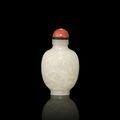 A fine white nephrite snuff bottle. Possibly Imperial, 1750-1820