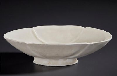 A very rare Xing oval quatrilobed dish, Tang dynasty (AD 618-907)