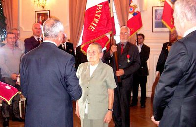 Cavaillon, le 10 octobre 2013: Madame Mireille Garcin élevée au grade de Chevalier de la Légion d'honneur