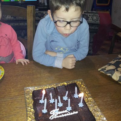 Brownie végétalien à la pistache et noix de pécan