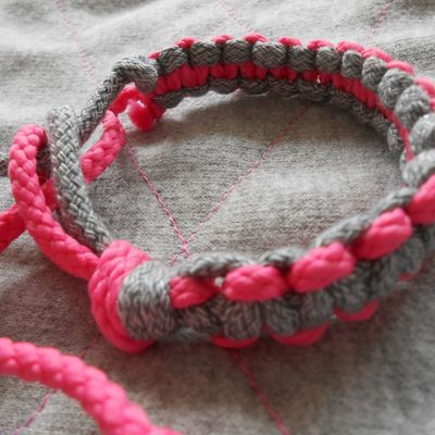 POUR METTRE UN PEU DE ROSE DANS NOTRE VIE, BRACELETS GRIS-GRIS, OUI, MAIS PAS QUE !