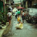 Les trottoirs de Manille pour apprendre à marcher