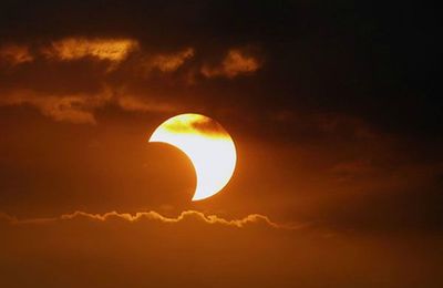 Nouvelle Lune du Taureau + Symbolisme énergétique & éclipse du 10 mai 