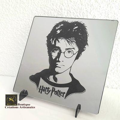 Gravure laser sur miroir et bois, créations bois : Toise, Compte-points pétanques, calendrier, Johnny Hallyday, Harry Potter, Blason Poudlar, bébé, Boutique créative