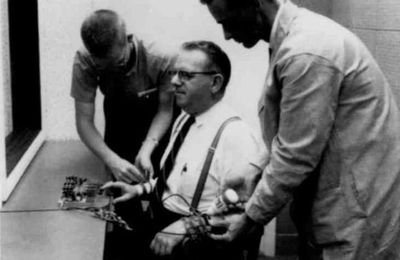 Obéissance à l'autorité : l'expérience de STANLEY MILGRAM 50 ans plus tard