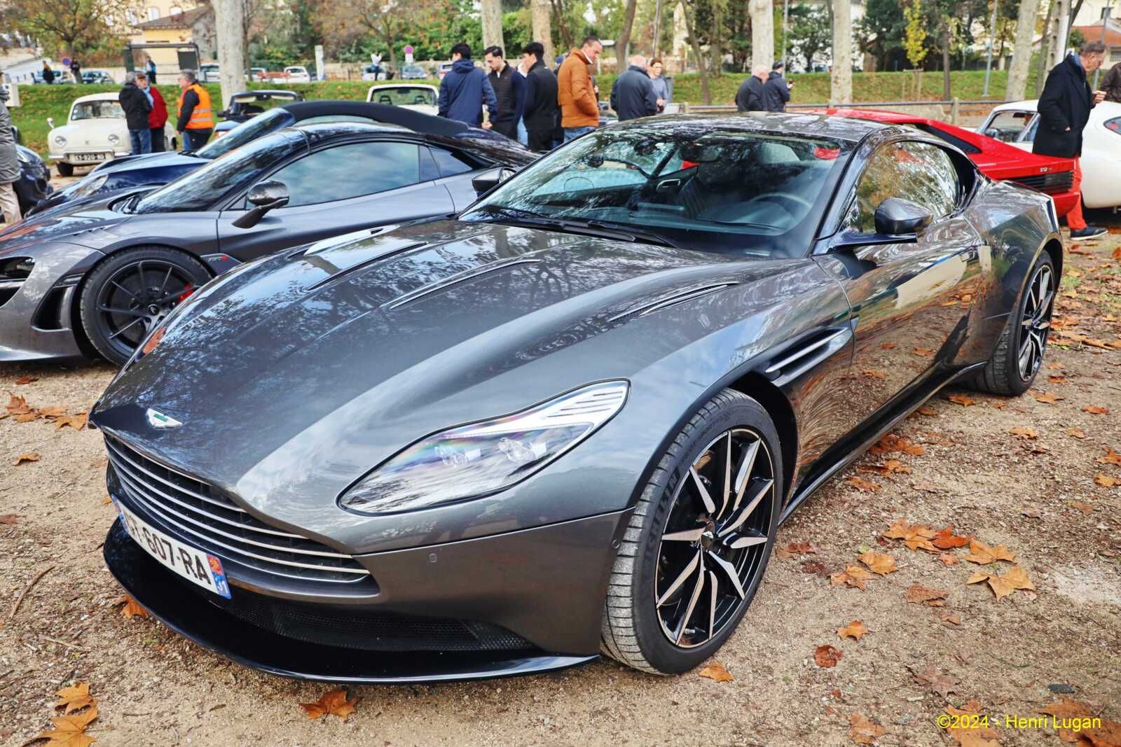 Aston Martin DB 11 coupe_04 - 2016 [UK] HL_GF