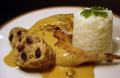 Poule faisane ( ou pintade ) farcie sauce aux raisins secs et à l'Armagnac
