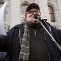 Michael Moore condamne l'action du Président Obama en Libye