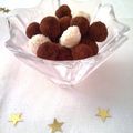 Truffes au chocolat blanc et truffes au chocolat noir parfumées au rhum