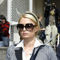 Paris HILTON retourne dans son hotel particulier !