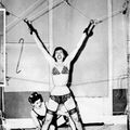 Une femme à la Page : Bettie se laisse faire pour rester à la page