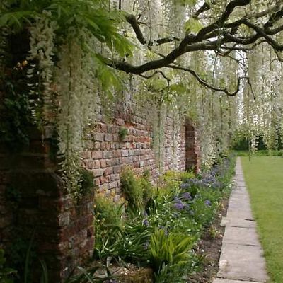 SISSINGHURST CASTLE 