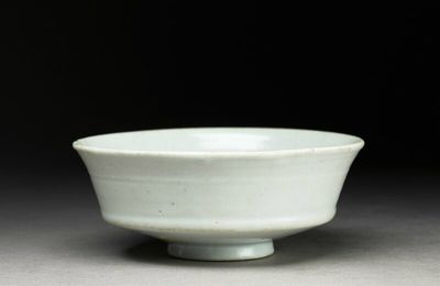 Dish with floral decoration, Yuan Dynasty (1279 - 1368), 14th century