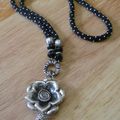 Sautoir crochet noir et argent - fleur métal (vendu)
