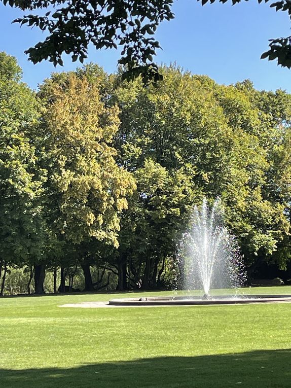 Mardi 23 sept 2025 Mon  diaporama :Flânerie au parc à Cébazat  c'était le 19 sept 2025 grand  soleil 