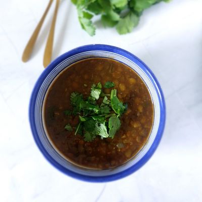 Recette marocaine de lentilles mijotées à la coriandre : simple, rapide et économique