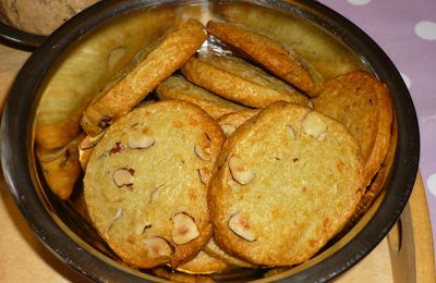 Sablé au roquefort et aux noisettes