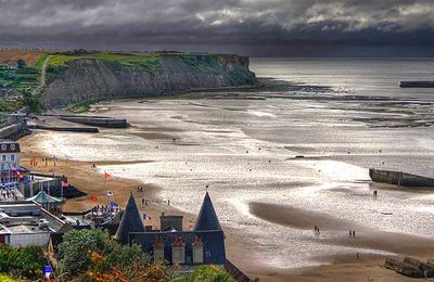 Arromanches- sur- Eoliennes -en-Mer: mécenat ou corruption? Faudrait choisir...