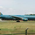 Aéroport: Frankfurt (Rhein-Main), Germany: FRA: Vietnam Airlines: Boeing 777-26K/ER: VN-A143: MSN:33502/450.