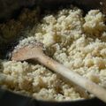 "Couscous" mi-cuit de chou-fleur aux épices indiennes sans gluten ni produits laitiers