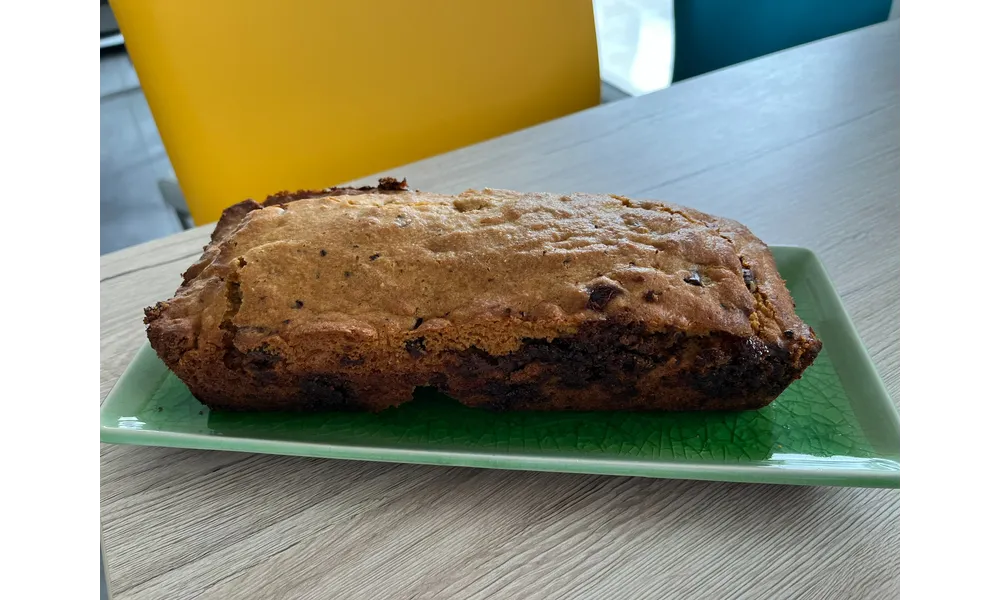Cake amandes, pépites de chocolat et carambar