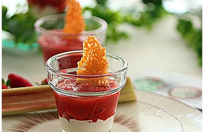 Compote de fraises et rhubarbe sur lit de fromage blanc....Un vrai régal!!!!
