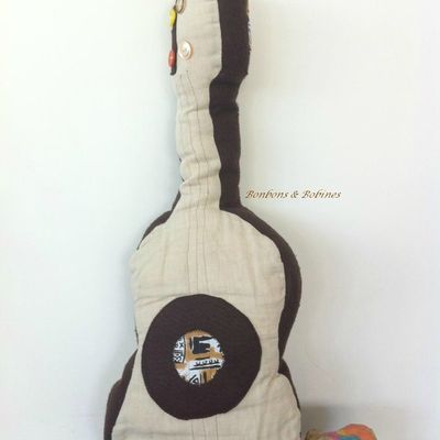 Une guitare doudou...