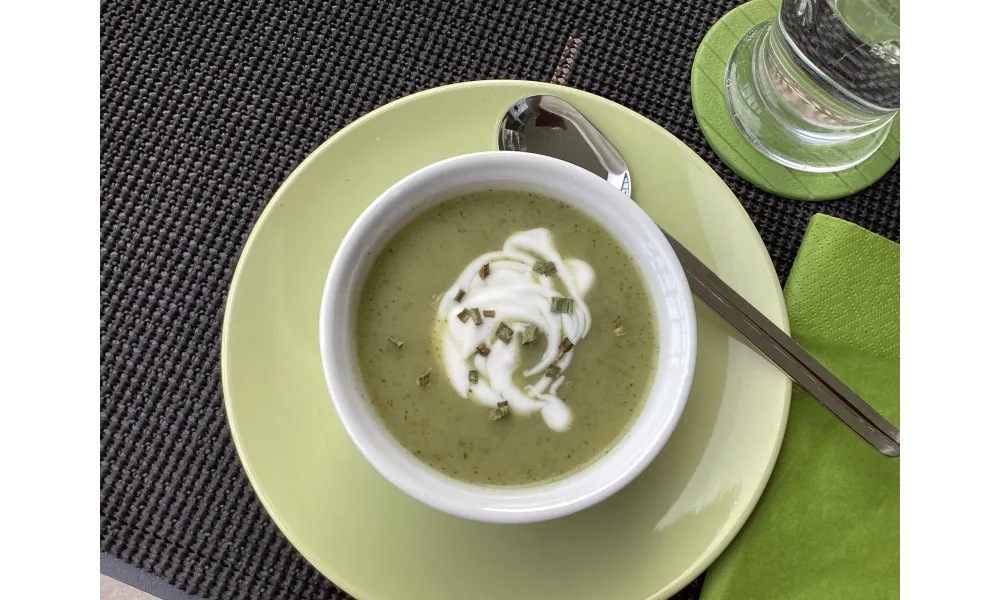 Soupe froide à la livèche