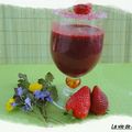 SMOOTHIE PUREE DE FRUITS AUX GRIOTTES ET FRAISES