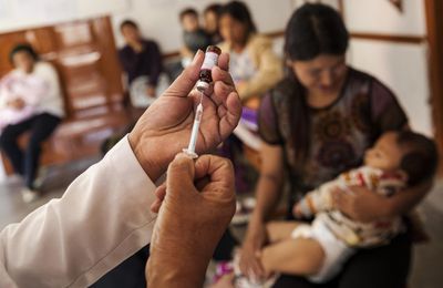 OMS fauci veut vacciner les enfants dès 6 mois à partir de MARS 2022