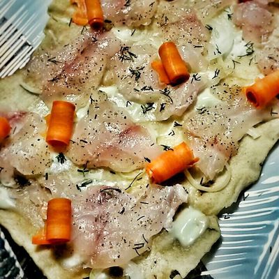 CELLE QUI FAIT UNE DÉMO CULINAIRE AU GRAND PAVOIS: FLAMMEKUECHE AU CARPACCIO DE DORADE