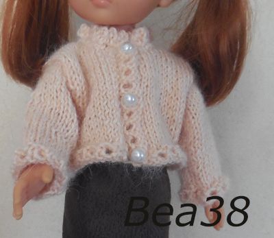 Un petit gilet pour poupée, sous-vêtements et des nouvelles