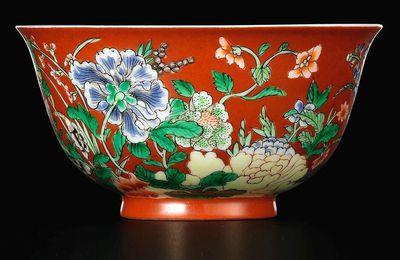 A rare coral-ground famille-verte 'floral' bowl, Yuzhi mark and period of Kangxi (1662-1722)