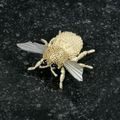Hermès - broche abeille 2 ors avec yeux en verre ou pierre dure