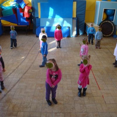 Dans la cour de l'école