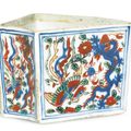 A wucai ‘dragon and phoenix’ fan-shaped box, mark and period of Wanli (1573-1619)