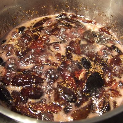Confiture de Figues violettes aux pétales de Rose et Clous de Girofle, une douceur très fleurie !!!!