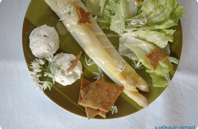 Fromage frais aux fleurs et graines d'ail des ours, sans blé, sans lait de vache, sans oeuf