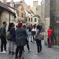Accueil des assistants de langues Centre ville Dijon . Des élèves dans la peau de guides touristiques.