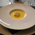 Noix de Saint-Jacques sur crémeux de potiron au curry vert thaï